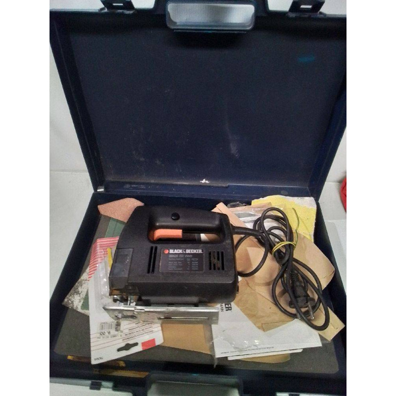 SCIE SAUTEUSE BLACK ET DECKER + BOITE 