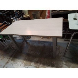 TABLE MODERNE RECTANGULAIRE 