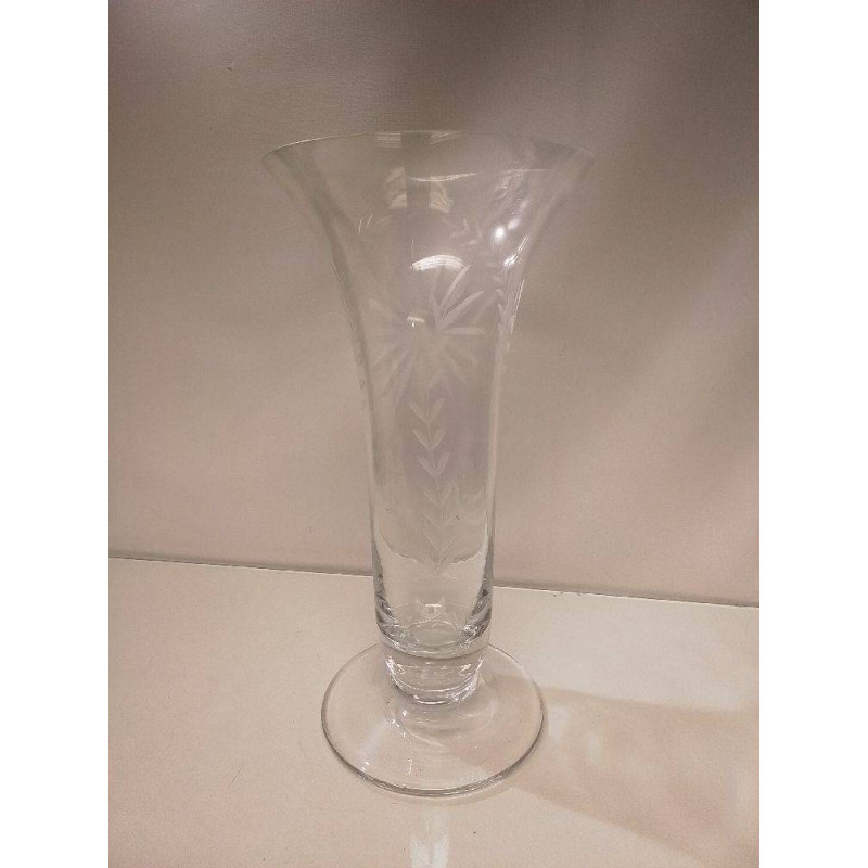 VASE CISELÉ 
