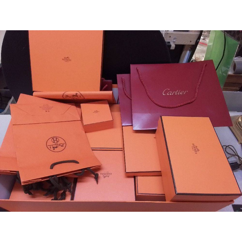 LOT’DE BOITES ET SACS HERMES ET CARTIER 