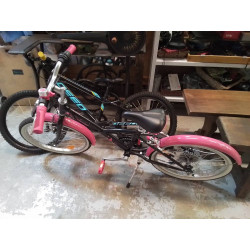 VELO BTWIN NOIR ET ROSE 