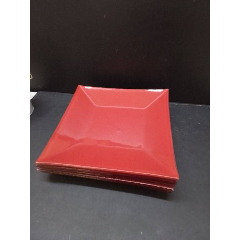 LOT D\'ASSIETTES ROUGE 