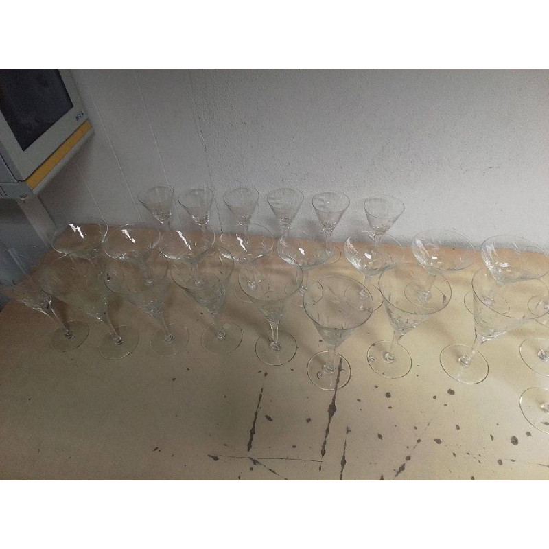 LOT DE VERRES CRISTAL CISELÉS