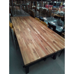 TABLE RECTANGULAIRE EN ACACIA 