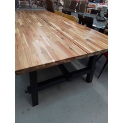 TABLE RECTANGULAIRE EN ACACIA 