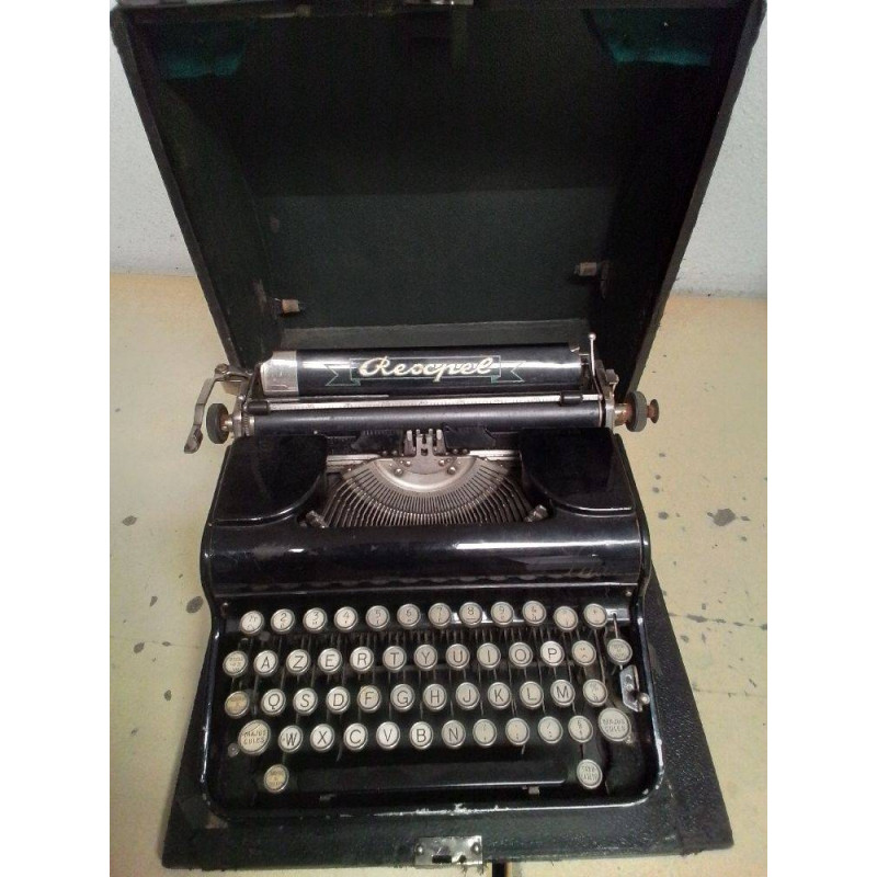 MACHINE A ÉCRIRE 