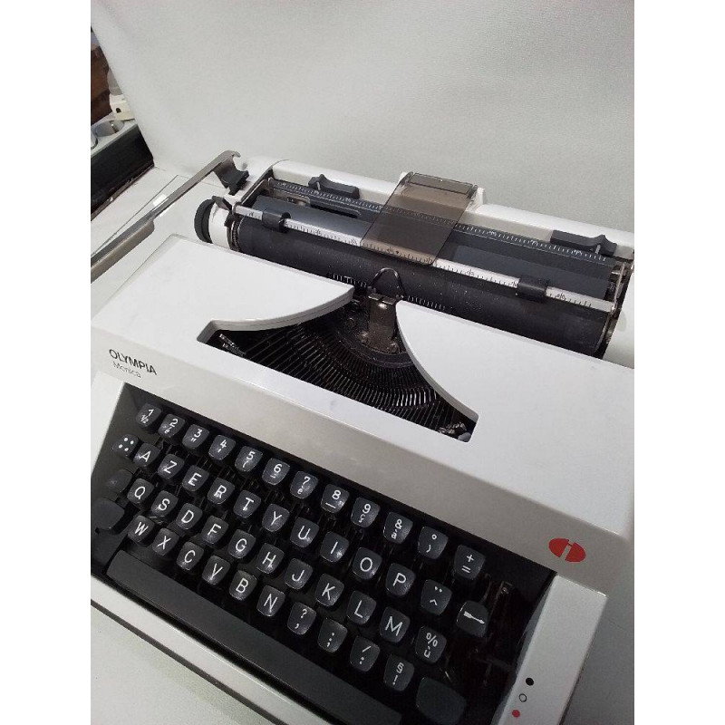 MACHINE A ÉCRIRE OLYMPIA 
