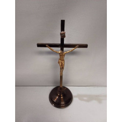 CRUCIFIX SUR PIED
