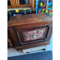 MEUBLE ANCIEN A MOTIF 