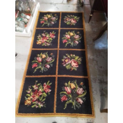 TAPIS LAINE MOTIF FLEURS...