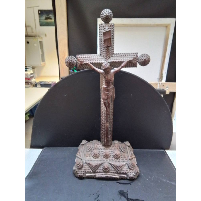 CRUCIFIX BOIS ANCIEN