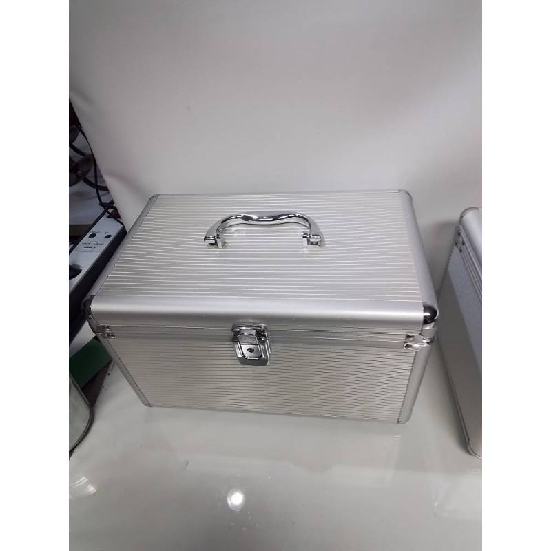 CAISSE METAL PETIT MODÈLE 