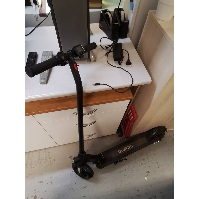 TROTTINETTE ÉLECTRIQUE GUARDO + CHARGEUR 