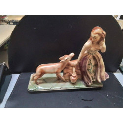 STATUETTE PLATRE FEMME BICHE