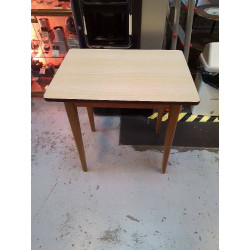 TABLE D’APPOINT FORMICA BEIGE 