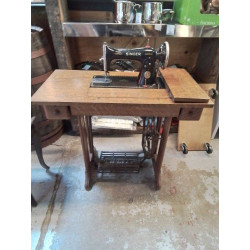 MACHINE A COUDRE ANCIENNE...