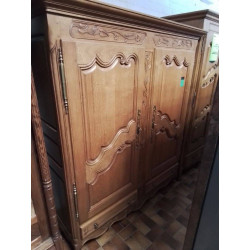 ARMOIRE EN CHENE SCULPTÉ 2 PORTES 2 TIROIRS