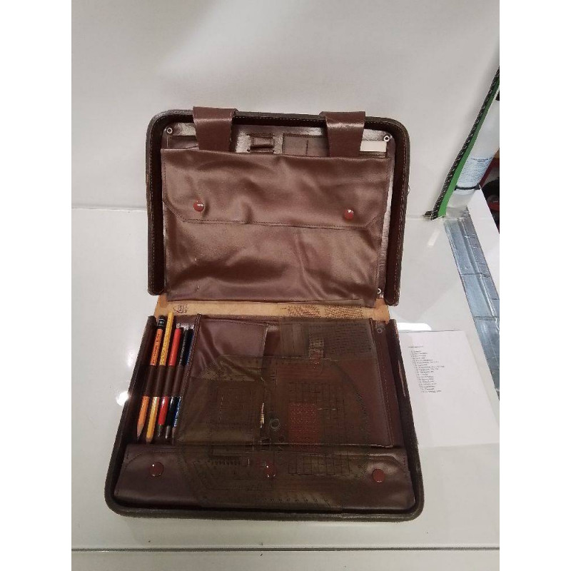POCHETTE CUIR + ACCESSOIRES 