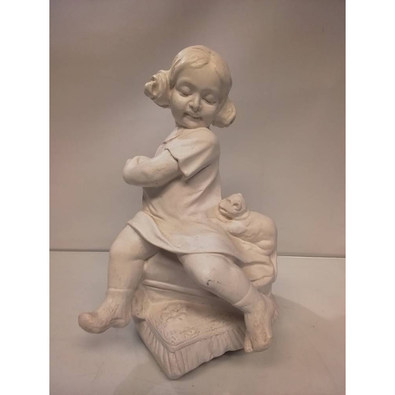 STATUETTE FILLETTE 