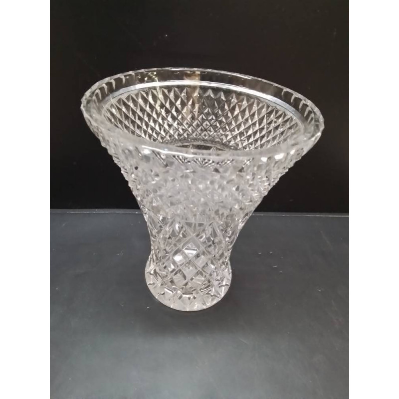 VASE CISELÉ 