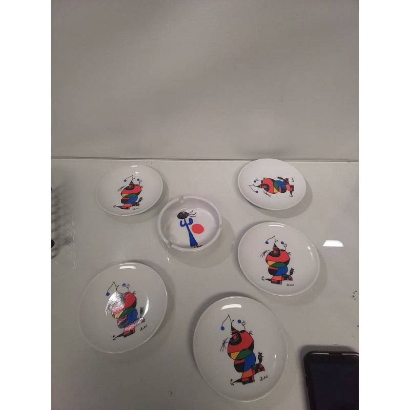 SUITE DE PETITES ASSIETTES ET CENDRIER JOAN MIRO