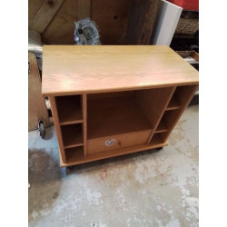 MEUBLE TV HIFI A ROULETTES