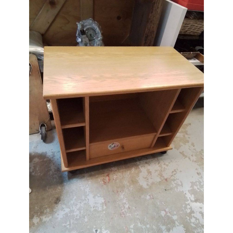 MEUBLE TV HIFI A ROULETTES