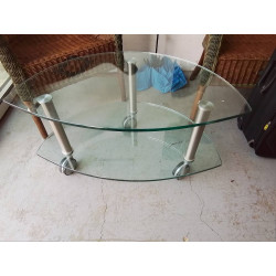 MEUBLE TV VERRES A ROULETTES