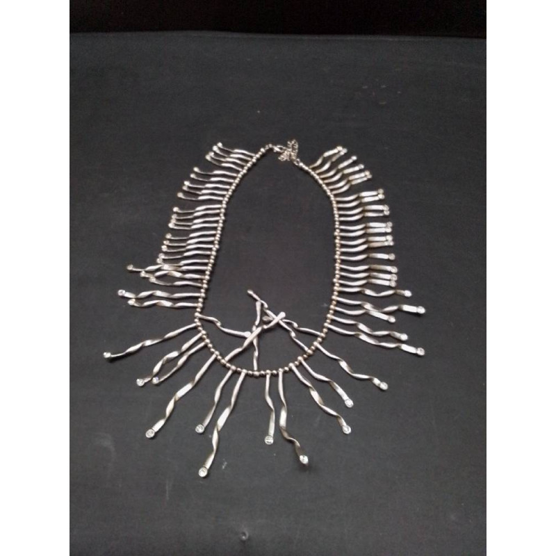 COLLIER 