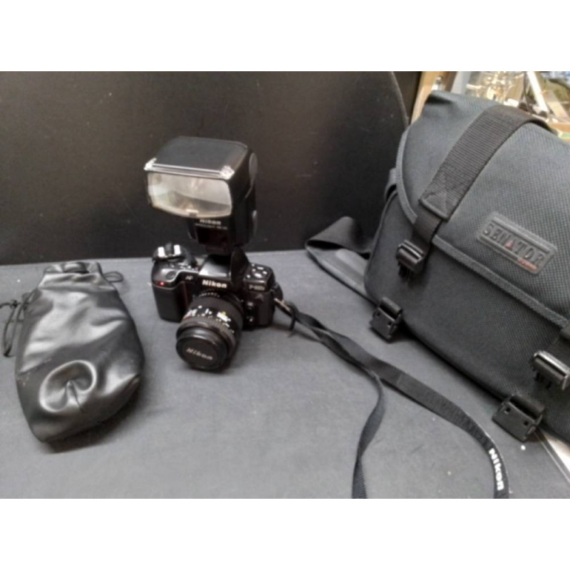 APPAREIL PHOTO + FLASH NIKON F 801S + SACOCHE 