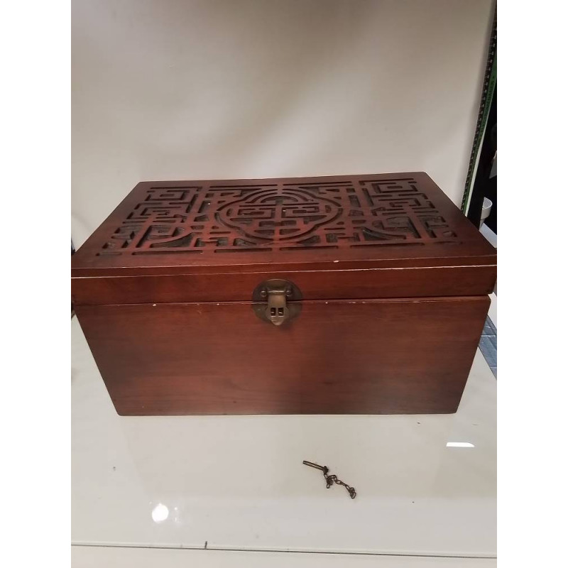 COFFRE BOIS CHINOIS A RESTAURER 
