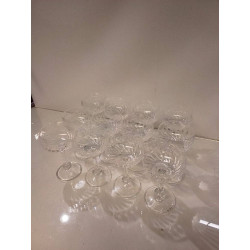 LOT DE VERRES A VIN...