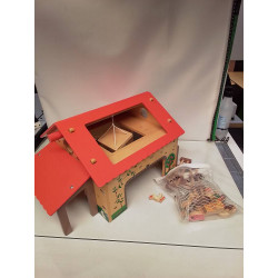 FERME EN BOIS AVEC ACAJOU 