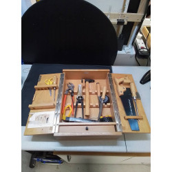 ÉTAGÈRE A OUTILS + CLE 