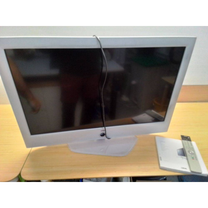 TÉLÉVISEUR LOEWE + TÉLÉCOMMANDE 