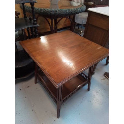 TABLE T WALLIS