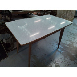 TABLE FORMICA PIÈTEMENT...