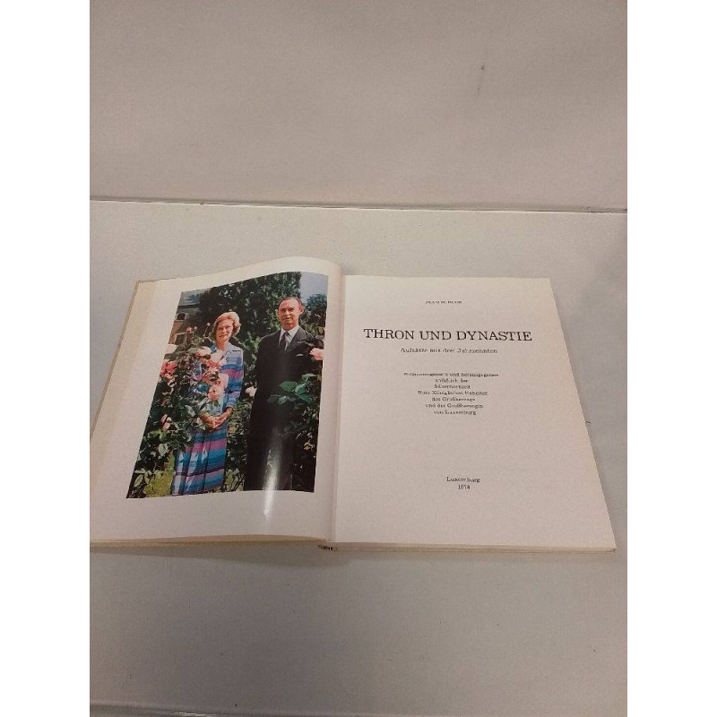 LIVRE THRON UND DYNASTIE 