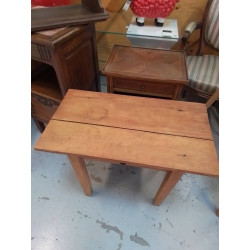 TABLE D’APPOINT UN TIROIR 