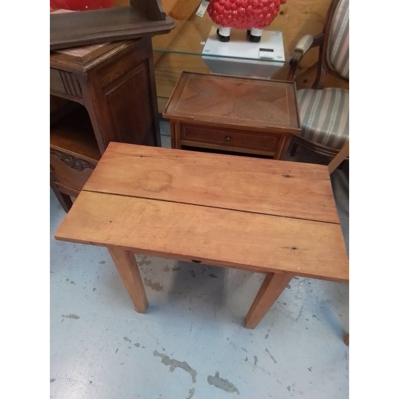 TABLE D’APPOINT UN TIROIR 