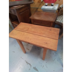 TABLE D’APPOINT UN TIROIR 