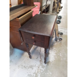 MEUBLE D’APPOINT A VOLETS 