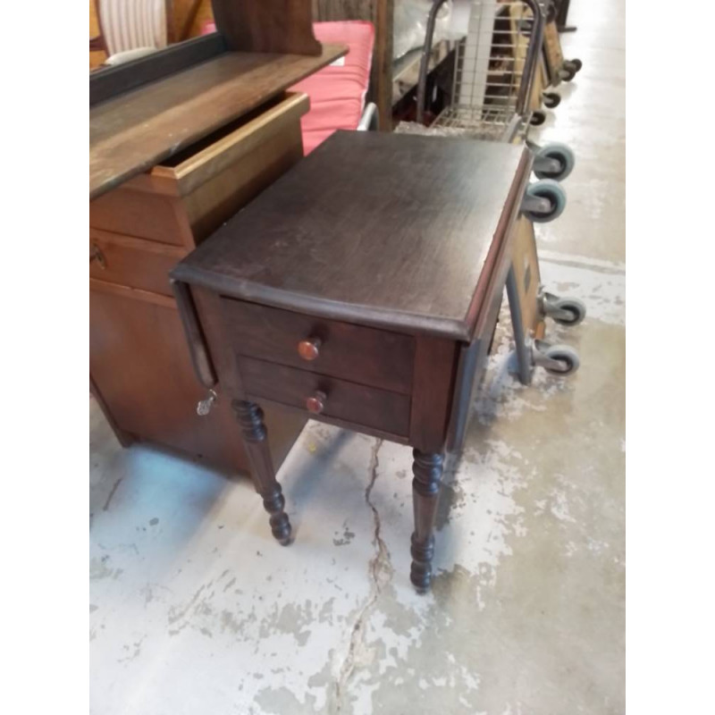 MEUBLE D’APPOINT A VOLETS 