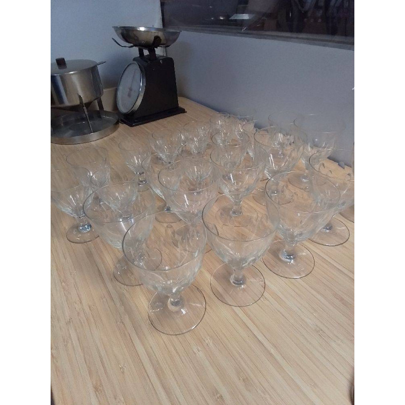 LOT VERRES CISELÉS 
