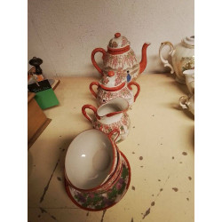 SERVICE A THE PORCELAINE...