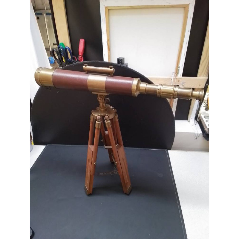 TÉLESCOPE SUR PIED 