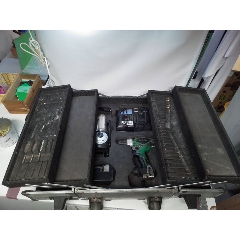 COFFRET OUTILLAGES HITACHI PERCEUSE ET LAMPE ..