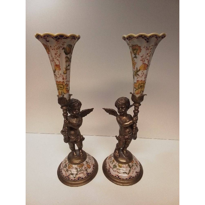 PAIRE DE BOUGEOIRS ANGELOTS 