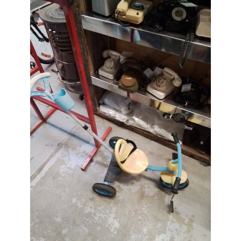 TRICYCLE JAUNE BLEU