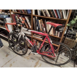 VELO DE COURSE MBK + PEDALES 